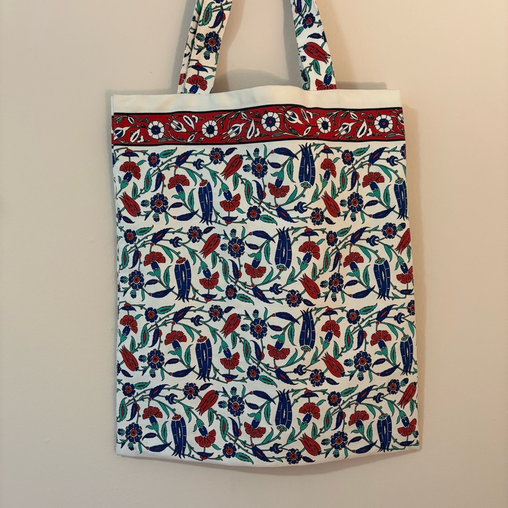 The British Museum Exclusive Floral Tote Bag - Picture 4 of 8